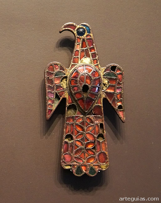 Museo Arqueol&oacute;gico Nacional: f&iacute;bula aquiliforme