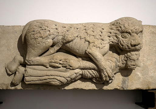 Museo de Arte de Girona: relieve rom&aacute;nico