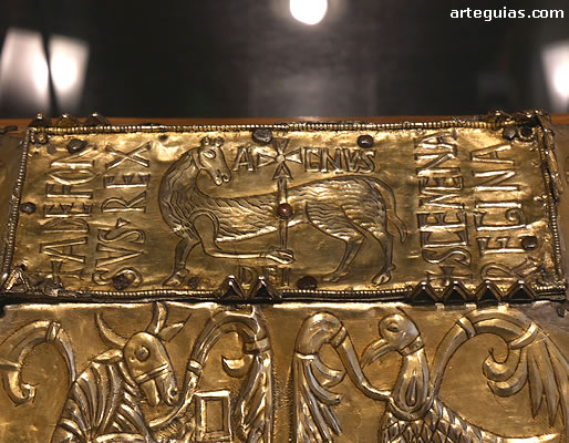 Plano superior de la arqueta de San Genadio