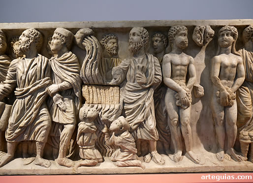 Detalle de la reproducci&oacute;n del sarc&oacute;fago paleocristiano del claustro de la catedral de Astorga