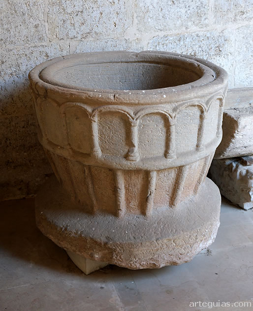 Pila de San Juan Bautista de Villanueva de Pisuerga