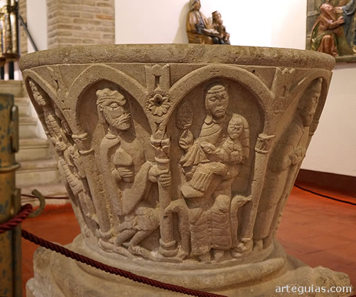 Pila bautismal rom&aacute;nica procedente de la aldea de Valcobero