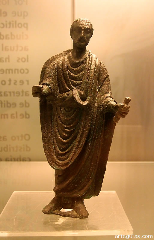 Museo de Ja&eacute;n: aplique en forma de Togado romano