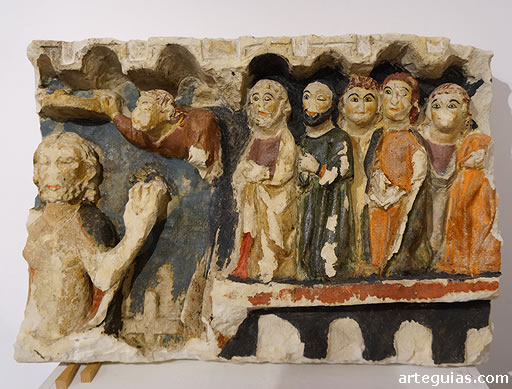 Relieve g&oacute;tico: Cristo en Majestad con parte de un Apostolado