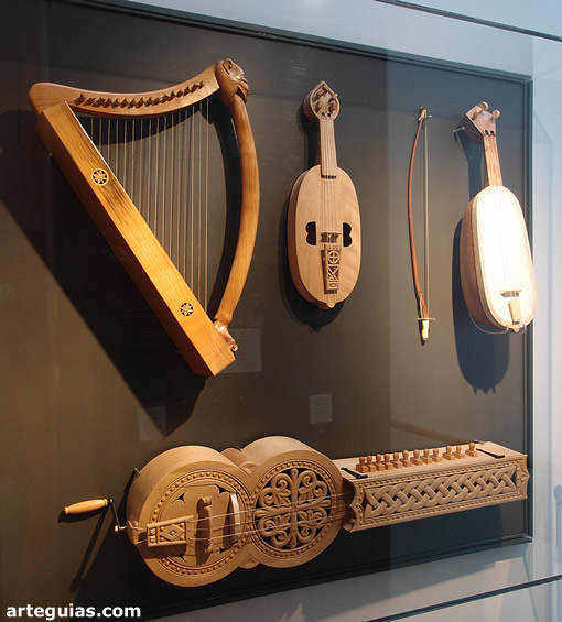 Reproducci&oacute;n de varios instrumentos musicales del P&oacute;rtico de la Gloria