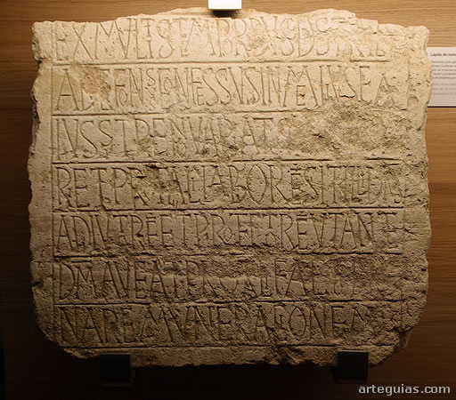 Museo Prerrom&aacute;nico de San Mart&iacute;n de Salas: l&aacute;pida de la restauraci&oacute;n de la iglesia