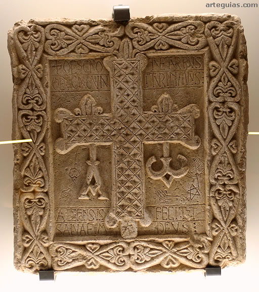 Museo Prerrom&aacute;nico de San Mart&iacute;n de Salas: cruz latina con alfa y omega