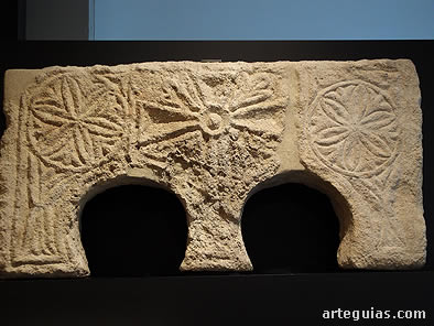 Dintel de ventanal visigodo