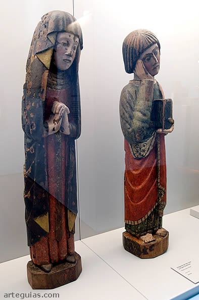 La Virgen y San Juan Evangelista.  Tallas de madera del siglo XIV de origen incierto