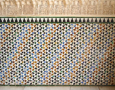 Decoraci&oacute;n geom&eacute;trica en la Alhambra de Granada