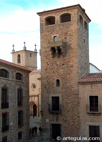 Las torres son una constante del paisaje del casco monumental de C&aacute;ceres