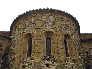 &Aacute;bside mayor del Monasterio de Sant Miquel de Cru&iuml;lles, Girona
