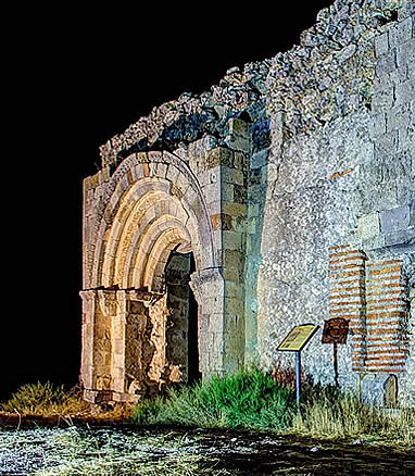 Ermita de Sacramenia iluminada