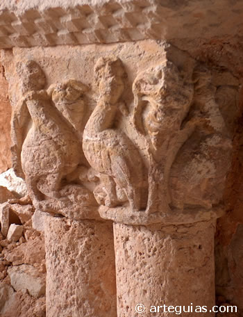 Capitel de la galer&iacute;a porticada de Alcozar