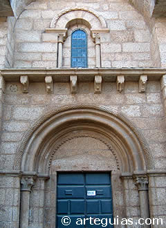 Puerta de la Colegiata del Sar, Santiago de Compostela