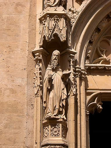 Escultura en la portada de Sant Miquel de Palma