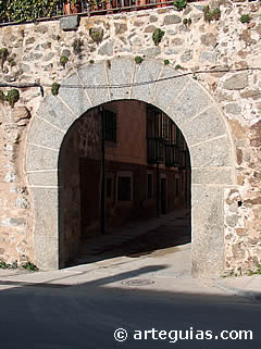 Una de las puertas de la muralla de Piedrahita