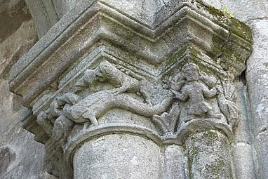 Capitel figurado en Santo Domingo de Pontevedra