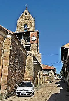 Iglesia de Rabanal del Camino, al borde de la Ruta Jacobea