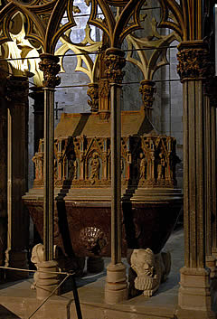 Tumba de Pedro el Grande en el Pante&oacute;n Real de Santes Creus