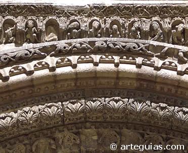 Puerta principal de San Vicente de &Aacute;vila
