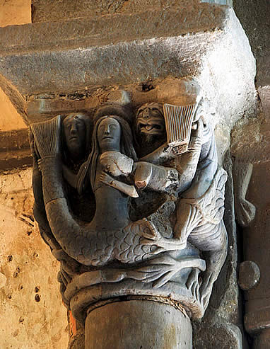 Capitel del arco triunfal