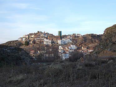 Panor&aacute;mica de Tierga, con su iglesia a&uacute;n en obras