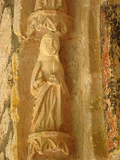 Ermita de la Hoz: detalle de la arquivolta de la portada