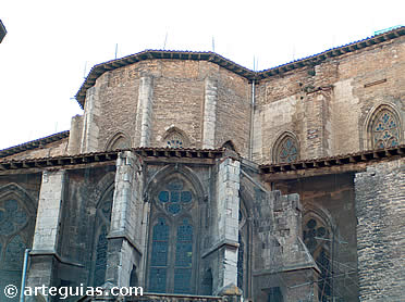 Exterior de la Catedral de Vitoria durante sus obras de restauraci&oacute;n