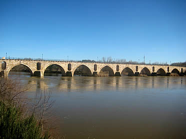 Puente de pierda sobre el Duero a su paso por Zamora