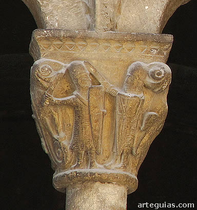 Capitel con un combate entre dos infantes