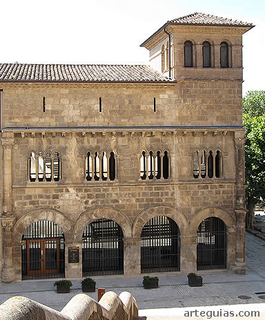 Fachada sur del Palacio de los Reyes de Navarra