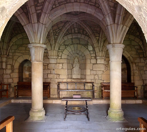 Austeridad decorativa en la sala capitular rom&aacute;nica del monasterio cisterciense de Iranzu