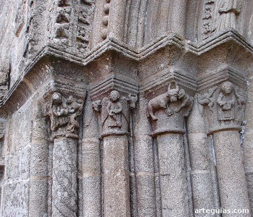 A Franqueira: columnas de la puerta occidental