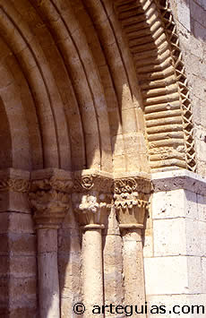 Puerta de la iglesia de San Juan en Arroyo de la Encomienda