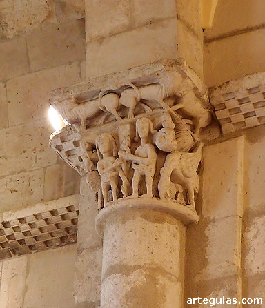 Capitel del arco triunfal