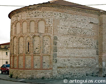 &Aacute;bside de la iglesia de Villaverde de &Iacute;scar