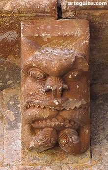 Canecillo de la iglesia de Arlanz&oacute;n