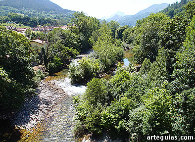 El r&iacute;o Sella en Cangas de On&iacute;s