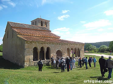 Imagen del grupo al completo en la Ermita de San Frutos, en las Hoces del R&iacute;o Durat&oacute;n