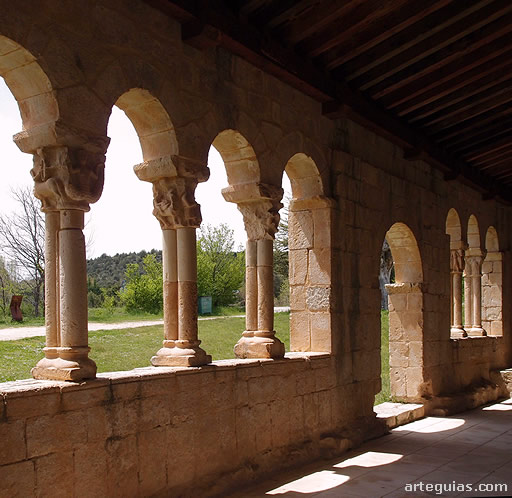 Ermita porticada rom&aacute;nica de la Virgen de las Vegas de Requijada