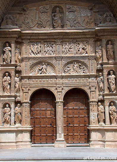 Santo Tom&aacute;s: portada plateresca