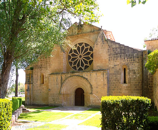 Imafronte de la iglesia abacial del Monasterio de Sacramenia