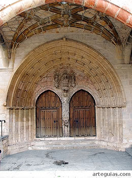 Puerta g&oacute;tica de la iglesia parroquial de O&ntilde;a