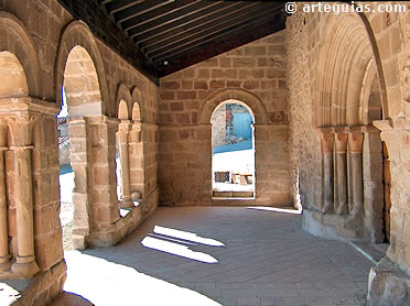 Jodra del Pinar: p&oacute;rtico rom&aacute;nico