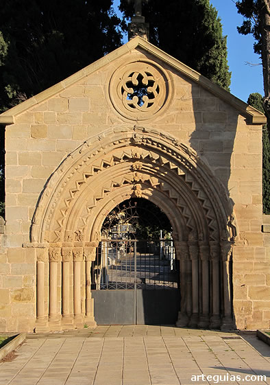 Puerta rom&aacute;nica del Hospital de San Juan de Acre de Navarrete