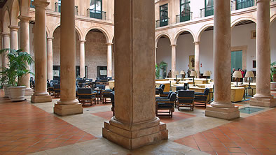 Uno de los famosos frisos visigodos de Quintanilla de las Vi&ntilde;as