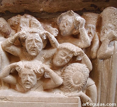 Pla&ntilde;ideros esculpidos en un sepulcro del Monasterio de Ca&ntilde;as