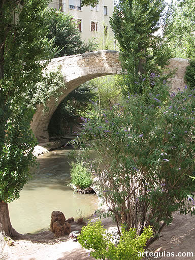 Puente rom&aacute;nico. Aranda de Duero