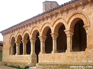 Galer&iacute;a porticada de San Mart&iacute;n de Rejas de San Esteban